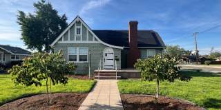 *** JUST REDUCED & MOVE- IN SPECIAL *** 3 Bedroom, 2 Bathroom charming Craftsman Style Home nestled in the heart of Tulare, CA Gallery 1