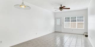 Spacious 2 Bed/2.5 Bath Townhome in POOL CONDO COMPLEX! Gallery 13