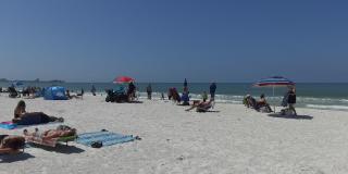 Seasonal/short term ONLY  Nicely renovated 2/2 condo across the street from LIDO BEACH! Gallery 19