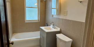 Large 3 bedroom in Greater Grand Crossing Gallery 4