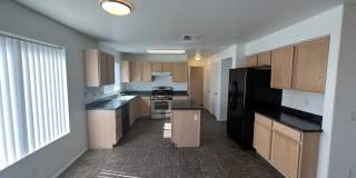 Spacious 4 Bed/3 Bath w/Loft in Great Glendale Location Spacious 4 Bed/3 Bath w/Loft in Great Glendale Location Gallery 1