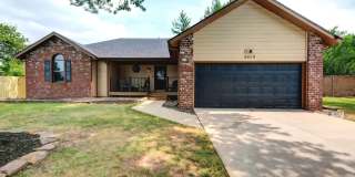 4 bedrooms / 2 bathrooms / Privacy Fence /  PETS Welcome / WILLARD SCHOOLS / SUNROOM! Gallery 1