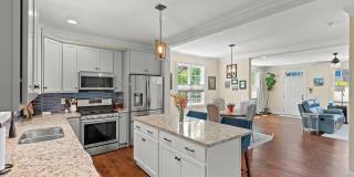 Stunning 4 Bedroom in Downtown Durham with Large Fenced Yard! Gallery 10