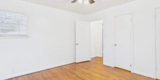 Spacious 4 bedroom rental ~ 4308 S Jackson Gallery 21