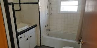 3 bd, 2 ba house NE Columbia, 2nd living room downstairs, fenced, w/d included Gallery 14
