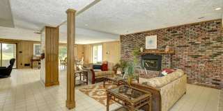 Luxurious living in Potomac! Main House and Guest House included! Gallery 18