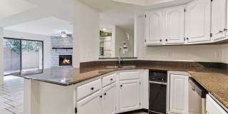 Spacious 3 bed 2.5 bath Townhome located in Scottsdale Greens Gallery 8