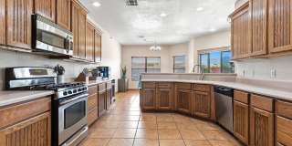4 Bedroom Home with Solar Panels: MOVE-IN SPECIAL Gallery 10
