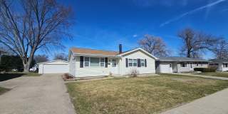 Great NE 3 Bedroom 2 Bath with Garage, close to shopping and I380 access Gallery 1