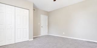 500 E Ormsby Ave Gallery 17