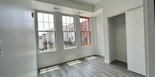 725 W Pratt Gallery 101