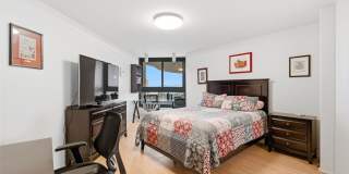 66 Queen Street unit: 1605 Gallery 16