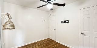 2319 Burnet St Gallery 22