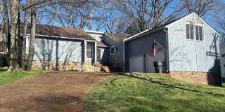Beautiful 3 Bed 2 Bath Home in Nashville - With Enclosed Back Patio Gallery 1