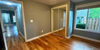 Charming 3 bedroom/1 bathroom Home Gallery 16