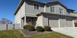 Stunning 4 Bedroom West Valley Townhome - $500 SPECIAL MOVE IN CREDIT Gallery 1