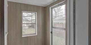 Charming Renovated 2 Bedroom Bungalow Gallery 25
