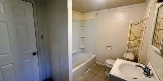 Four bedroom one bathroom home for rent Gallery 7