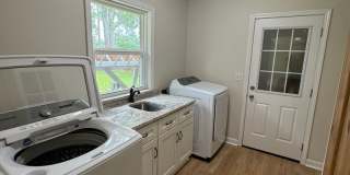 Beautifully renovated 4BR/3BA home close to NAS and beaches Gallery 14