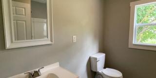Beautiful 3 bedroom home available Early August! Gallery 17