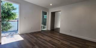 1226 1/2 N Kenmore Ave Gallery 13