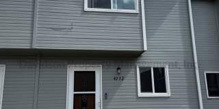 Cozy Updated 2 Bedroom Townhouse Near UCCS Gallery 1
