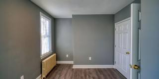 400 DOUGLAS Street NE Gallery 15