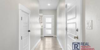 3 Bedroom 2.5 Bathroom Town Home - 1 Car Garage - dog negotiable Gallery 7