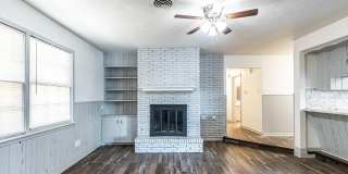 Centrally Located 3 bedroom 2 bathroom house! Gallery 8