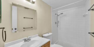 Great Brandon Location! Gallery 16