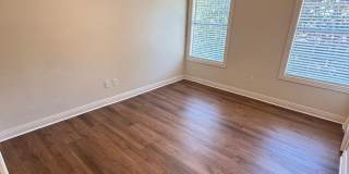 Beautiful 4BR Home with New LVP Flooring & Lawn Care Included Near The U of A! Gallery 12