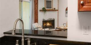 Beautiful 2 bed with private patio and outdoor space Gallery 7