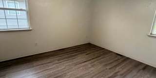 Gorgeous 3 bedroom House in JoMo with a deck!! Gallery 10