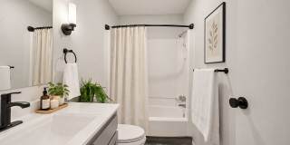 Center Court Apartments Gallery 4