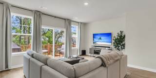 Beautiful 4-Bedroom, 3.5-Bathroom Townhome with Modern Amenities and Ideal Layout in Hanahan! Beautiful 4-Bedroom, 3.5-Bathroom Townhome with Modern Amenities and Ideal Layout in Hanahan! Gallery 6