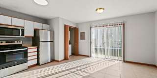 Modern 3 BR Townhome in North Normal—Low Maintenance, High Comfort! Gallery 4