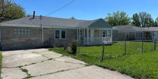 Backyard Nights & Front Porch Mornings — Cozy 3BR Brick Ranch in Fairlawn Gallery 1