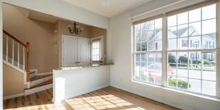 charming 3-bedroom, 2.5-bathroom townhome Gallery 10
