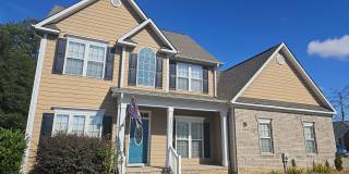 4 bedroom with Bonus, fenced in backyard! Gallery 1