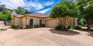 Luxury Living: Stunning 2-Bed Townhome in Lakeway - Your Dream Home Awaits! Schedule Your Tour Today! Gallery 1