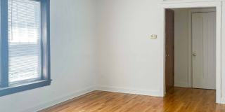 3521-29 1/2 N Broadway Gallery 35