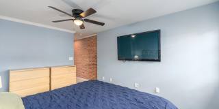 1825 LIGHT Street Gallery 22