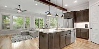 North Loop Area Gem!!! Gallery 11