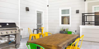 Pierpont By Urbana Gallery 58