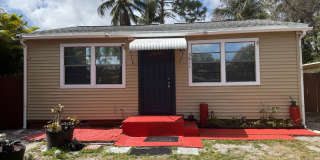 2/1 Florida charm home in the heart of Palm Springs! Gallery 1