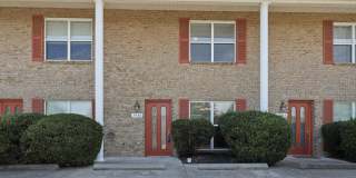 City of Maryville 37801 - Beautifully Updated 2-Bedroom, 2.5-Bath Townhome. Contact Vicki Everbach (865) 679-1715 Gallery 1