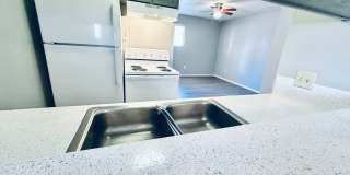 Awesome open Studio Apartments Close to Downtown Gallery 35