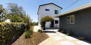 4BD/2BA with a Balcony. Great views, amazing yard! Gallery 1