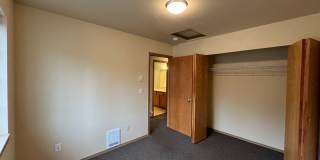 3 Bedroom, 2 Bath in York Neighborhood! Gallery 12
