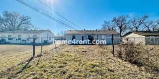 Two Bedroom Ranch Style Duplex Home in Grandview - Featuring Plenty of Natural Light, Fenced Yard, Faux Wood Floors with Refrigerator/Washer/Dryer Included! Gallery 21